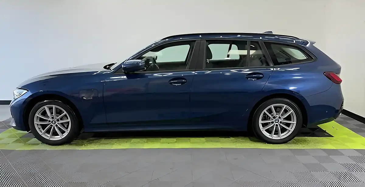 Used 2022 BMW 3 Series Se Pro Touring Phytonic Blue - Interior and Exterior details 15