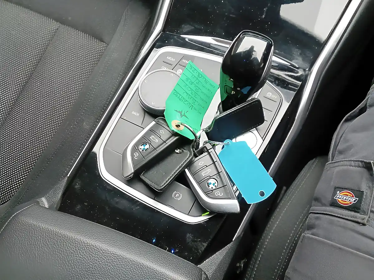 Used 2022 BMW 3 Series Se Pro Touring Phytonic Blue - Interior and Exterior details 7