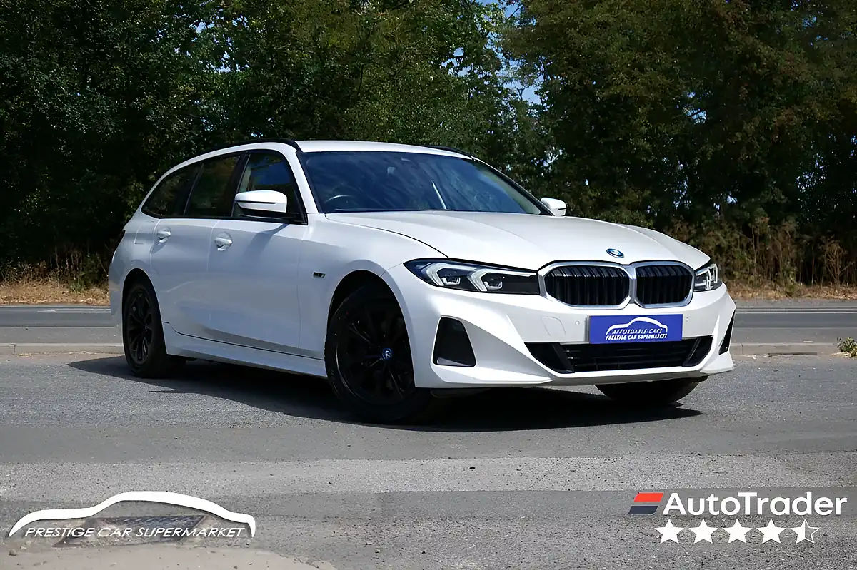Used 2022 BMW 3 Series Sport Touring White - Front View