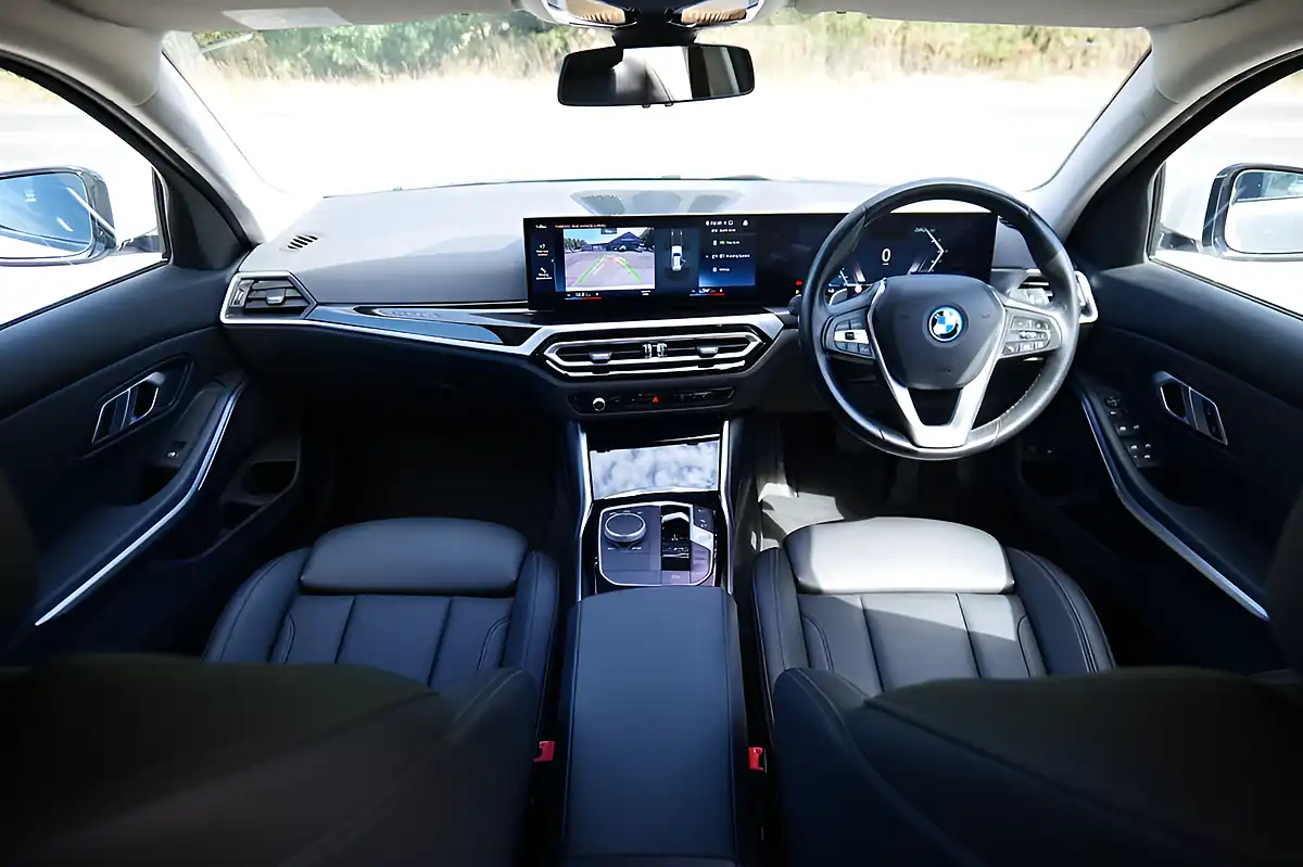 Used 2022 BMW 3 Series Sport Touring White - Interior and Exterior details 11