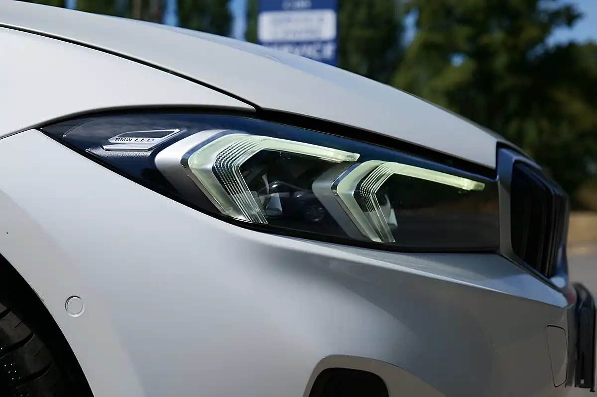 Used 2022 BMW 3 Series Sport Touring White - Interior and Exterior details 16