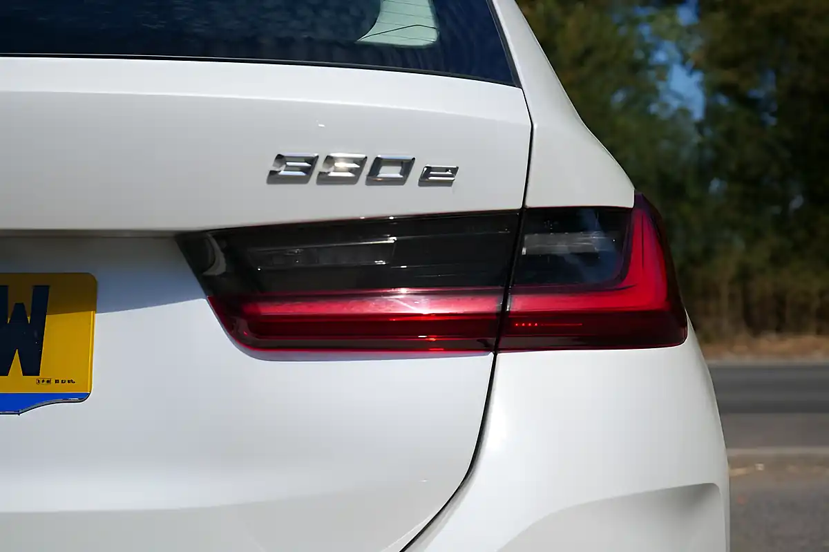 Used 2022 BMW 3 Series Sport Touring White - Interior and Exterior details 18