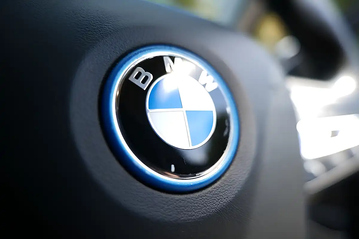 Used 2022 BMW 3 Series Sport Touring White - Interior and Exterior details 8