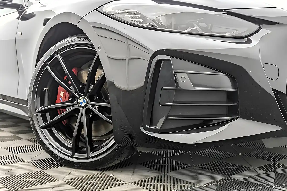 Used 2022 BMW 4 Series M440i Black - Interior and Exterior details 11