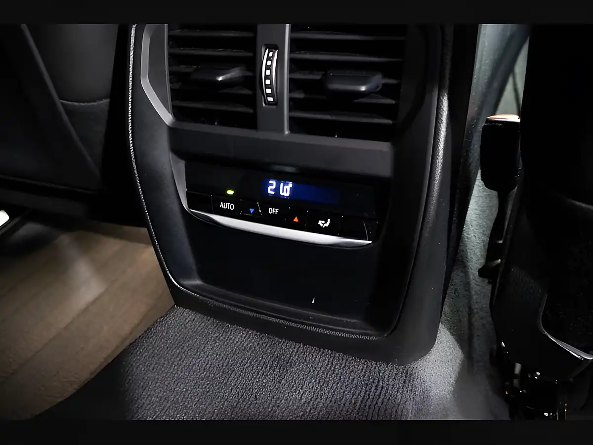 Used 2022 BMW 4 Series M440i Black - Interior and Exterior details 12