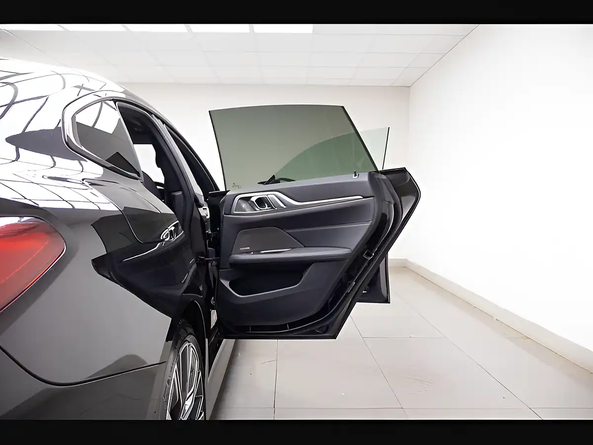 Used 2022 BMW 4 Series M440i Black - Interior and Exterior details 18