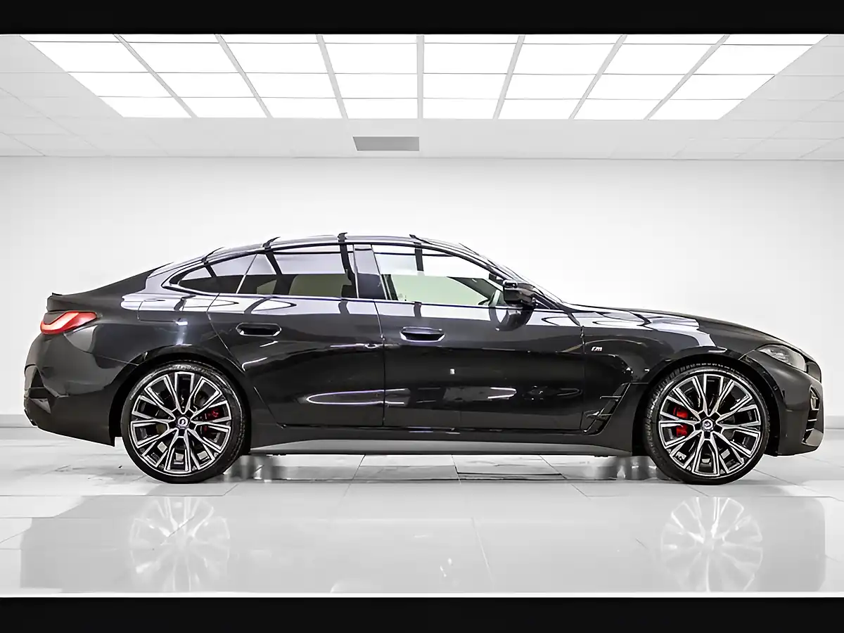 Used 2022 BMW 4 Series M440i Black - Interior and Exterior details 7