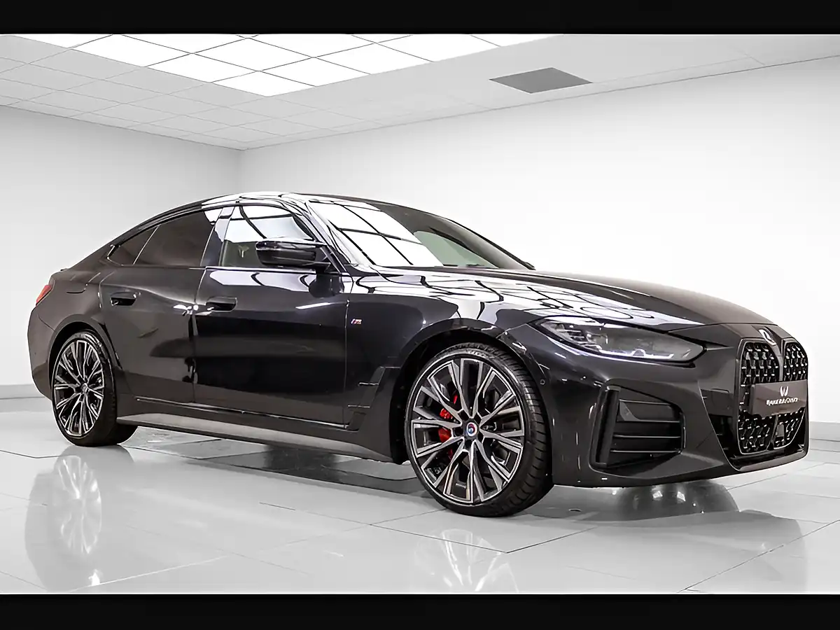 Used 2022 BMW 4 Series M440i Black - Interior and Exterior details 8