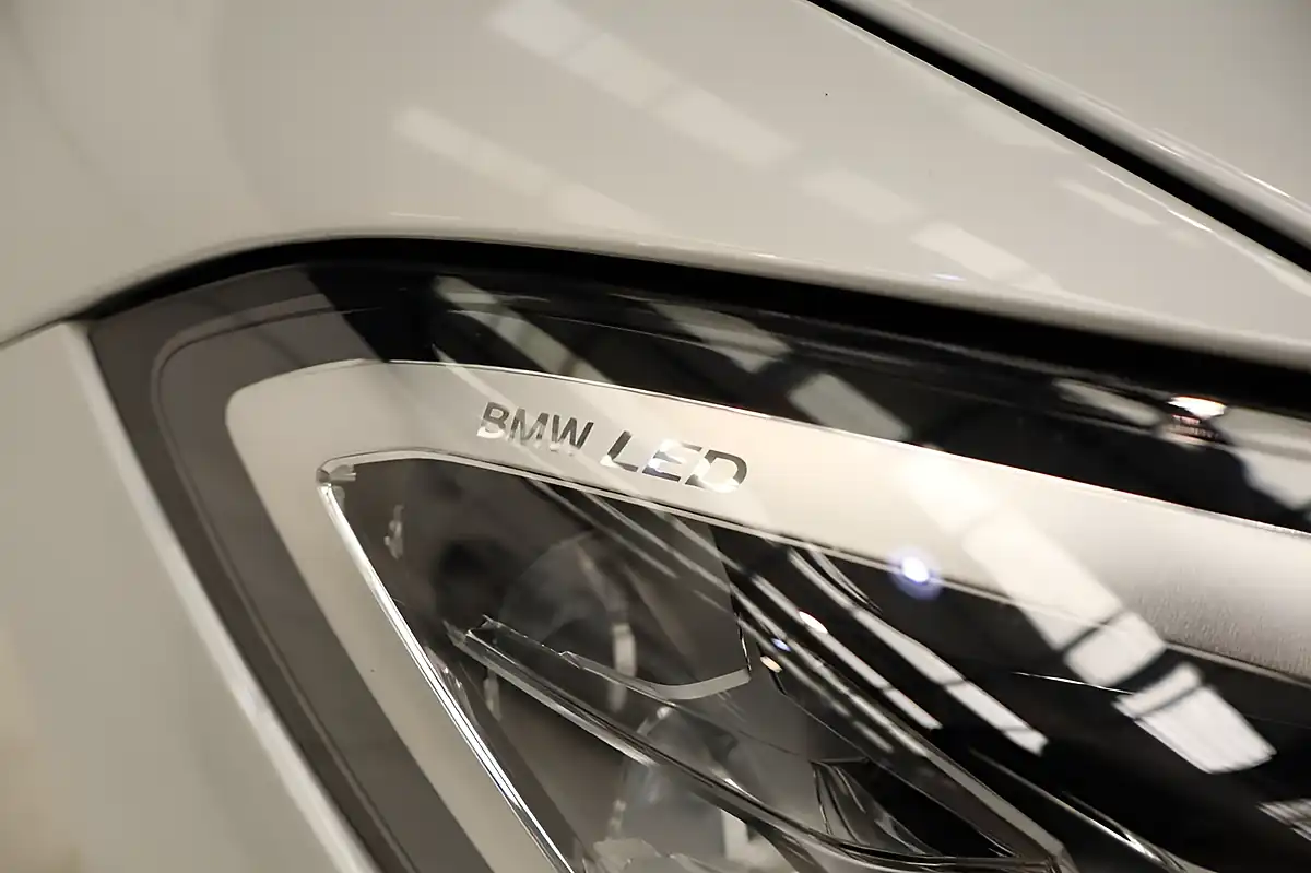 Used 2022 BMW 4 Series M440i White - Interior and Exterior details 11