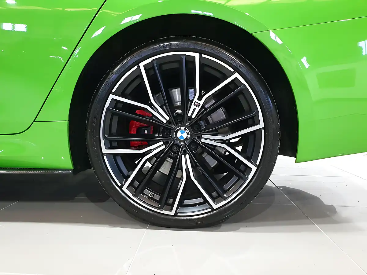 Used 2022 BMW 5 Series M Sport Touring Green - Interior and Exterior details 14