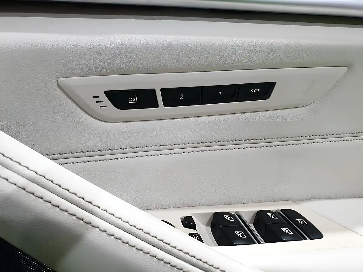 Used 2022 BMW 5 Series M Sport Touring Green - Interior and Exterior details 17