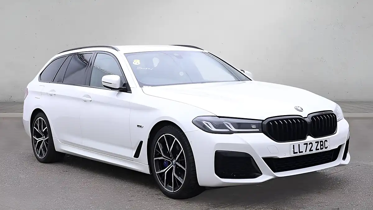 Used 2022 BMW 5 Series M Sport Touring White - Front View