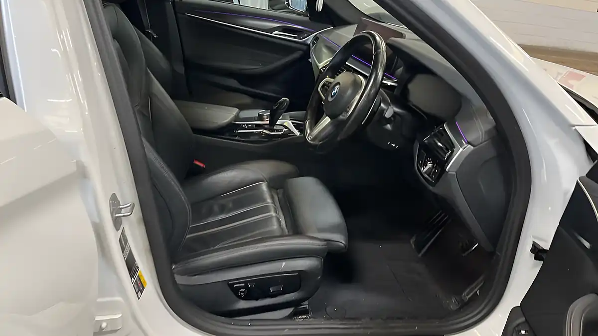 Used 2022 BMW 5 Series M Sport Touring White - Interior and Exterior details 7