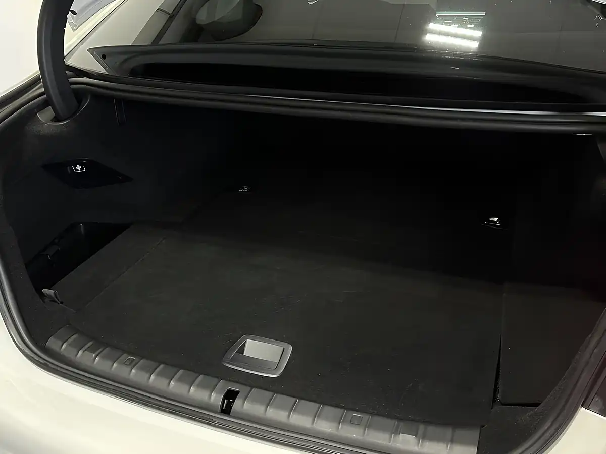 Used 2022 BMW 5 Series M Sport White - Interior and Exterior details 12
