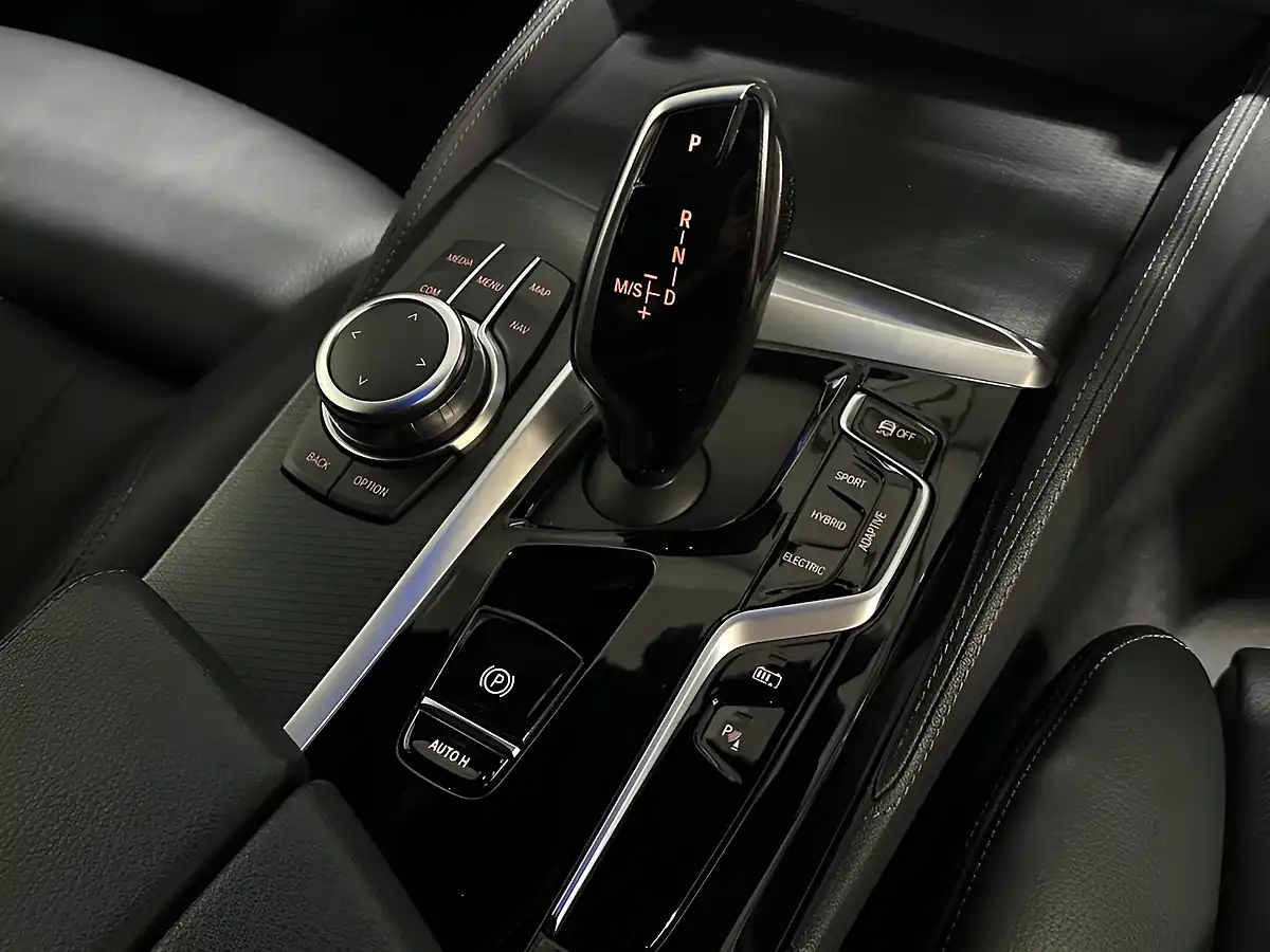 Used 2022 BMW 5 Series M Sport White - Interior and Exterior details 14