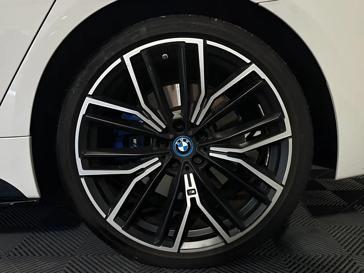 Used 2022 BMW 5 Series M Sport White - Interior and Exterior details 16