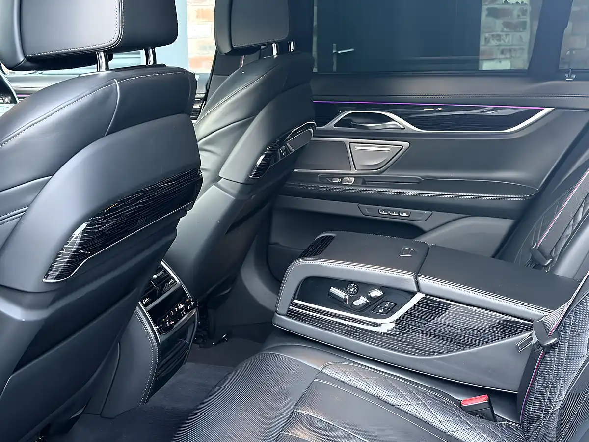 Used 2022 BMW 7 Series M Sport Donnington Grey Metallic - Interior and Exterior details 17