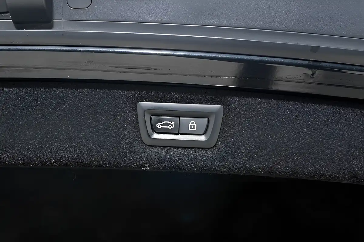 Used 2022 BMW 8 Series M Sport Black - Interior and Exterior details 12