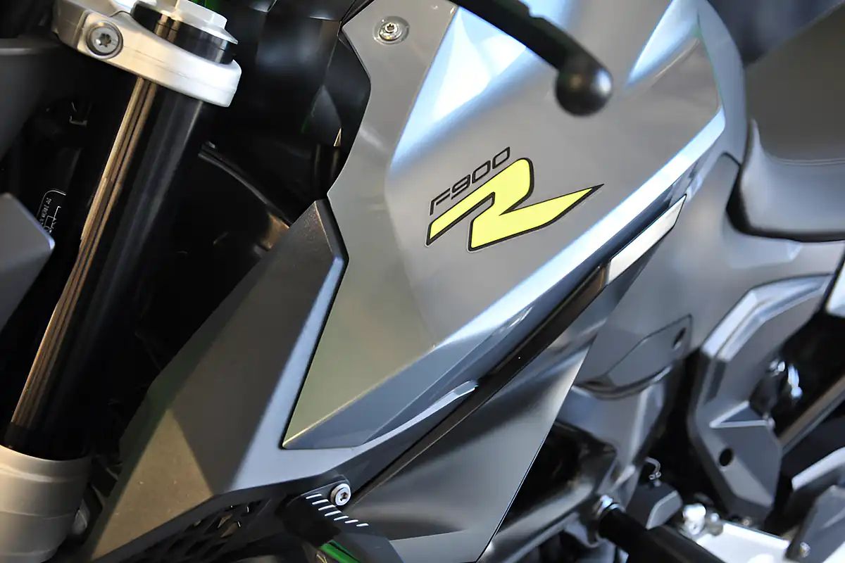 Used 2022 BMW F900R Blue - Interior and Exterior details 11