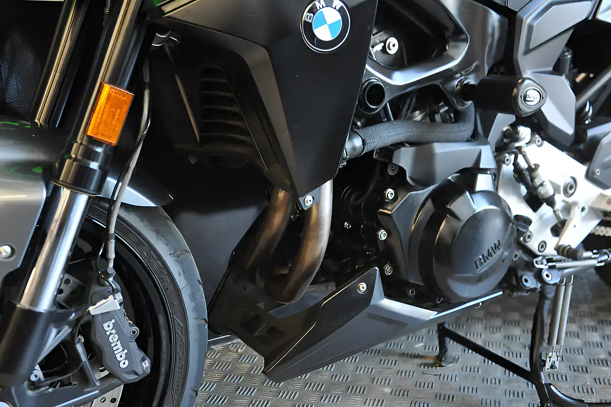 Used 2022 BMW F900R Blue - Interior and Exterior details 9