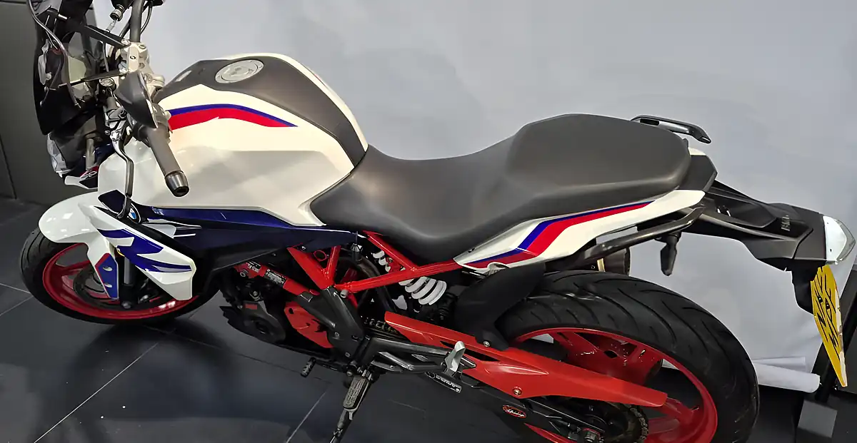 Used 2022 BMW G 310 R Tricolour White/Red/Blue - Interior and Exterior details 7