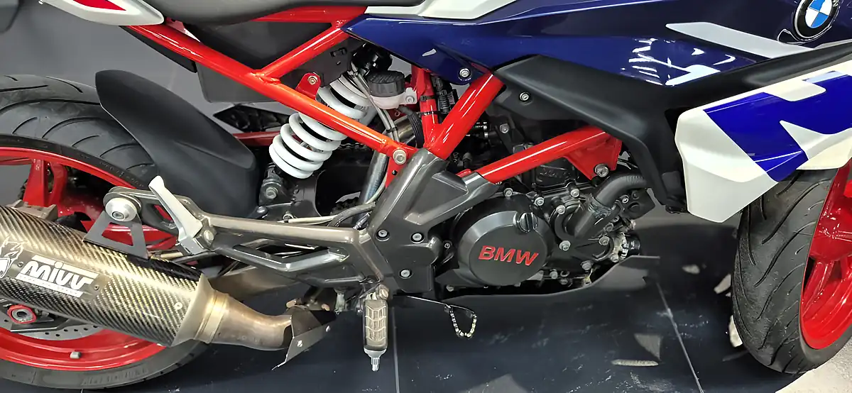 Used 2022 BMW G 310 R Tricolour White/Red/Blue - Interior and Exterior details 9