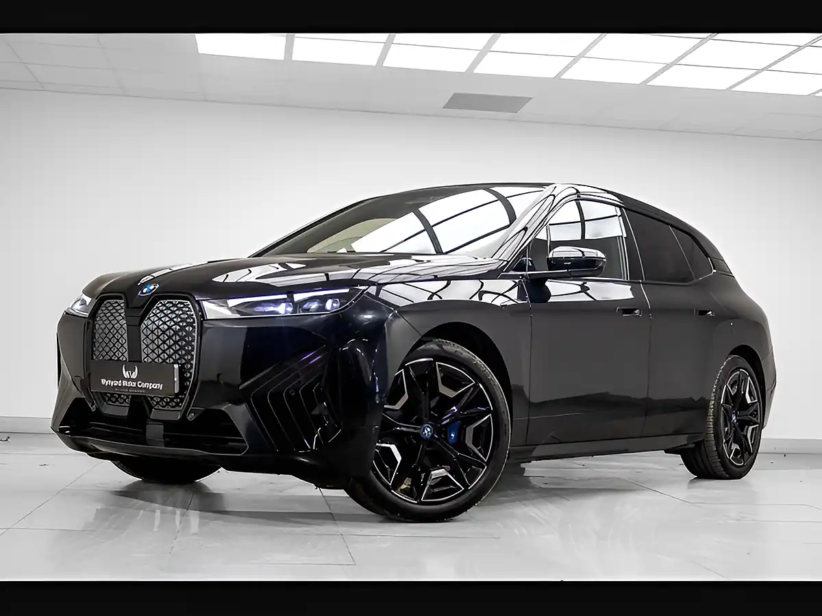Used 2022 BMW Ix M Sport Black - Front View