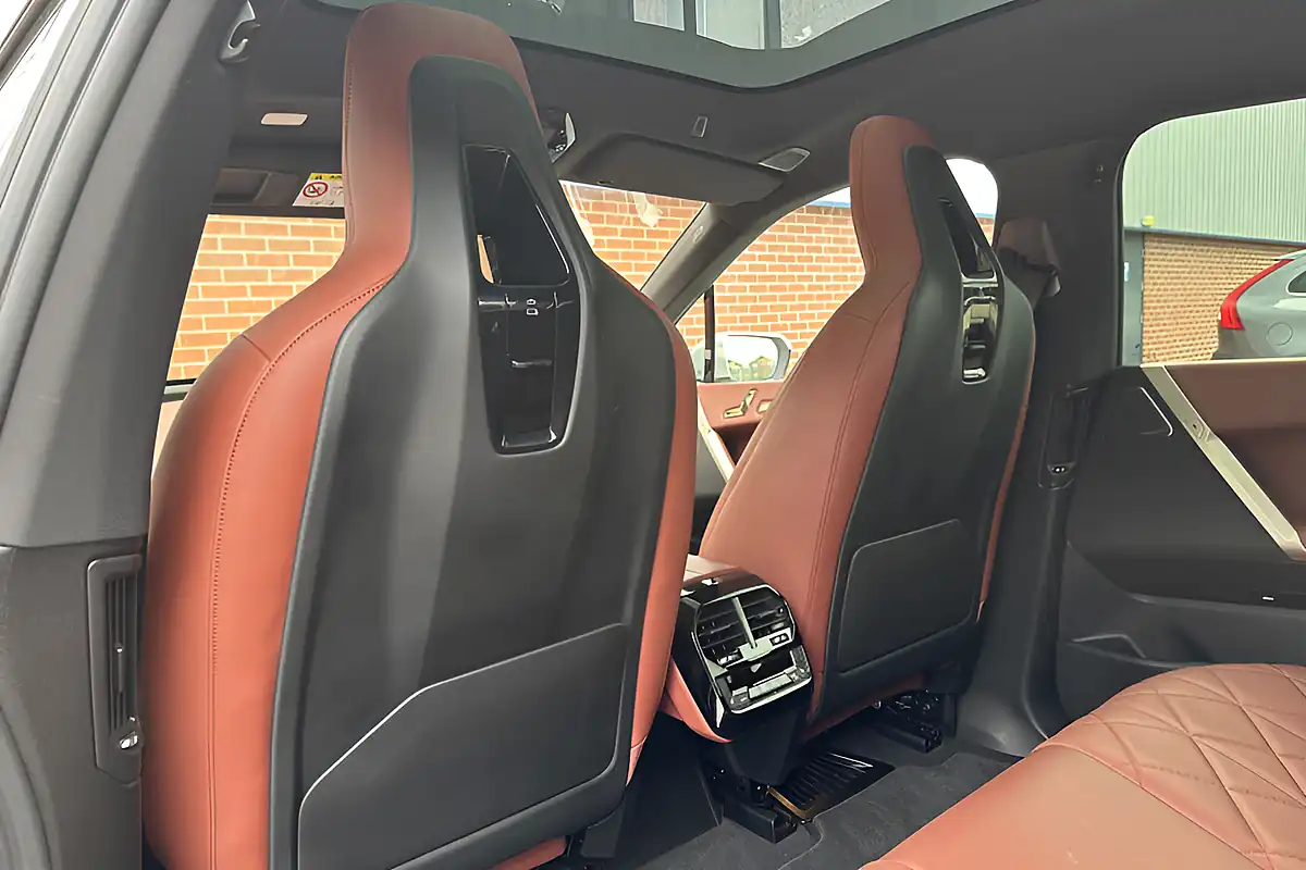 Used 2022 BMW Ix M60 White - Interior and Exterior details 16