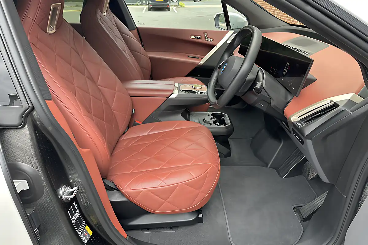 Used 2022 BMW Ix M60 White - Interior and Exterior details 3