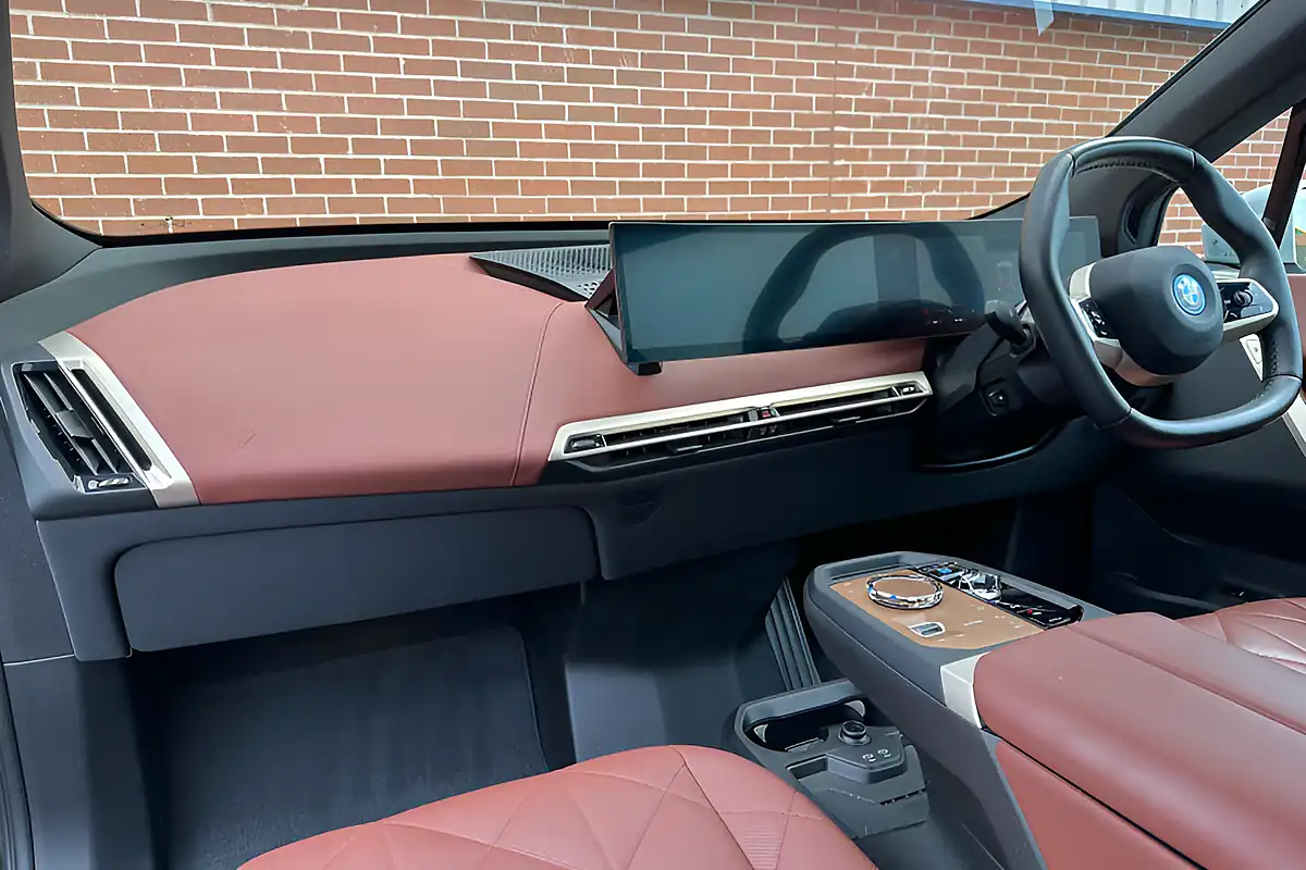 Used 2022 BMW Ix M60 White - Interior and Exterior details 6