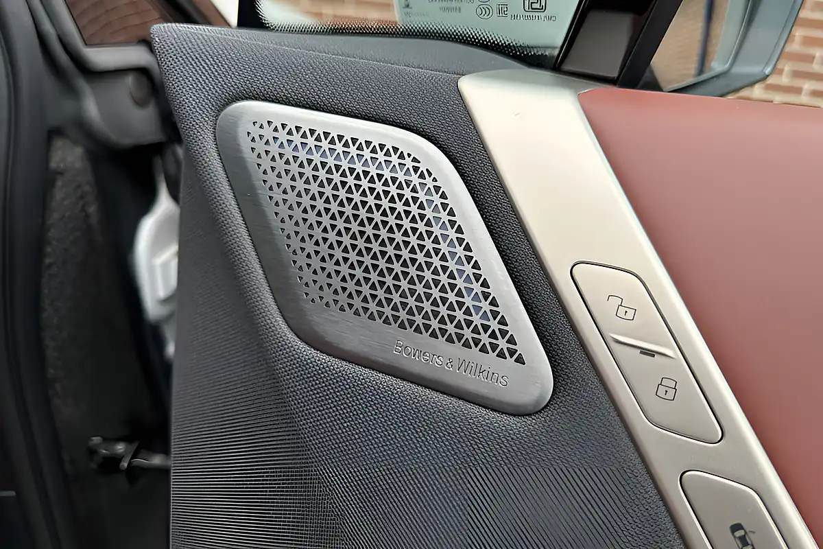 Used 2022 BMW Ix M60 White - Interior and Exterior details 9