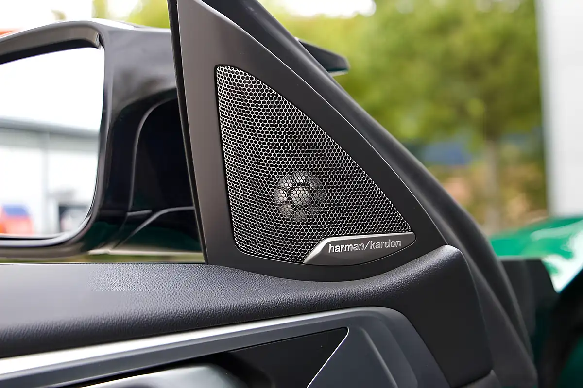 Used 2022 BMW M4 Competition Green - Interior and Exterior details 13