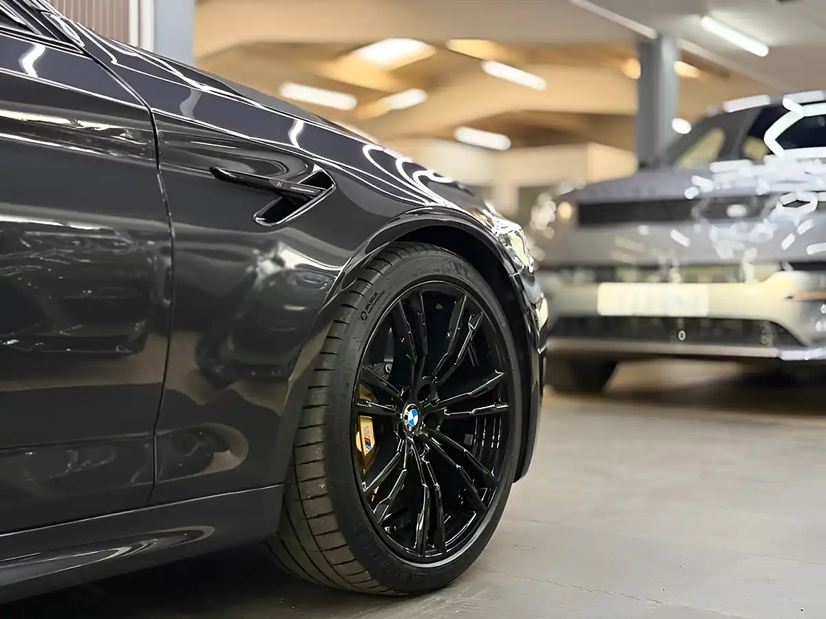 Used 2022 BMW M5 Competition Grey - Interior and Exterior details 9