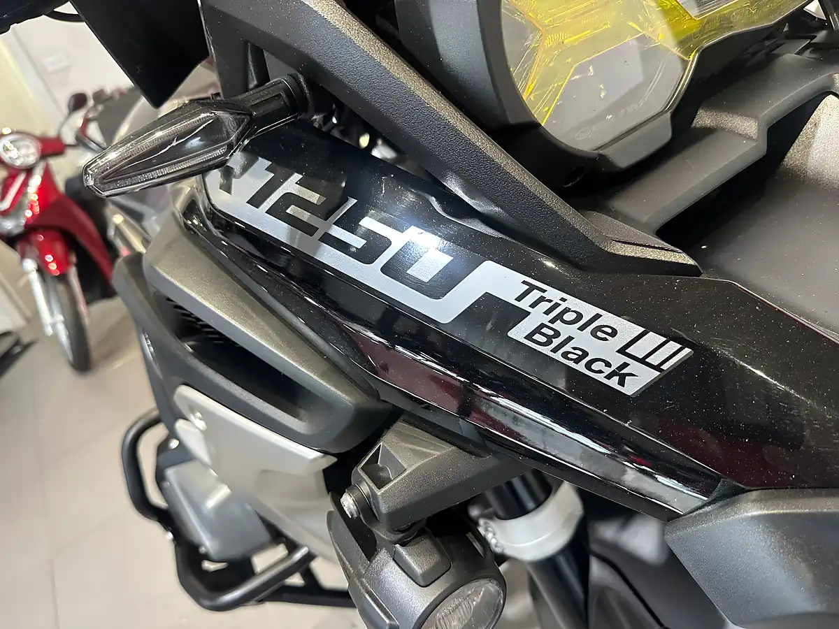 Used 2022 BMW R 1250 Gs Triple Black Black - Interior and Exterior details 6