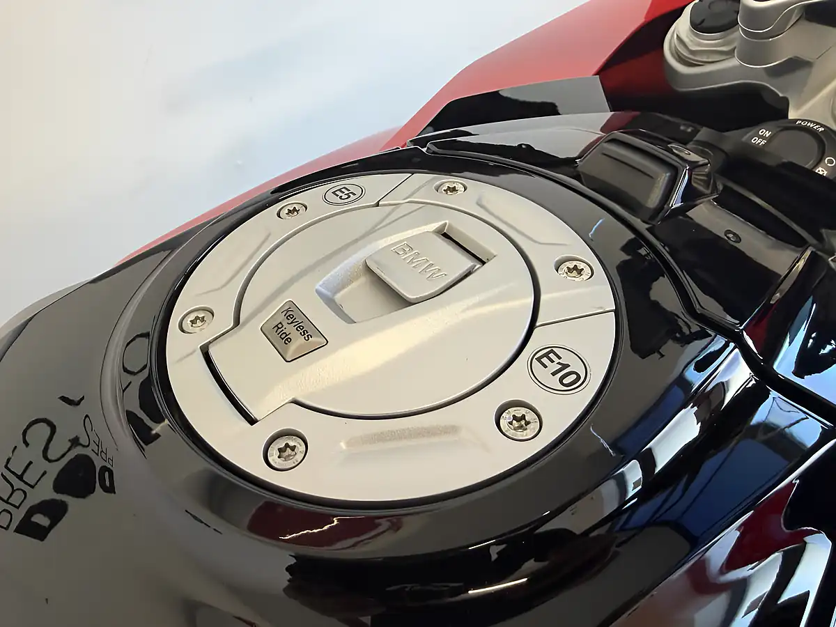 Used 2022 BMW S1000XR Te Racing Red - Interior and Exterior details 11