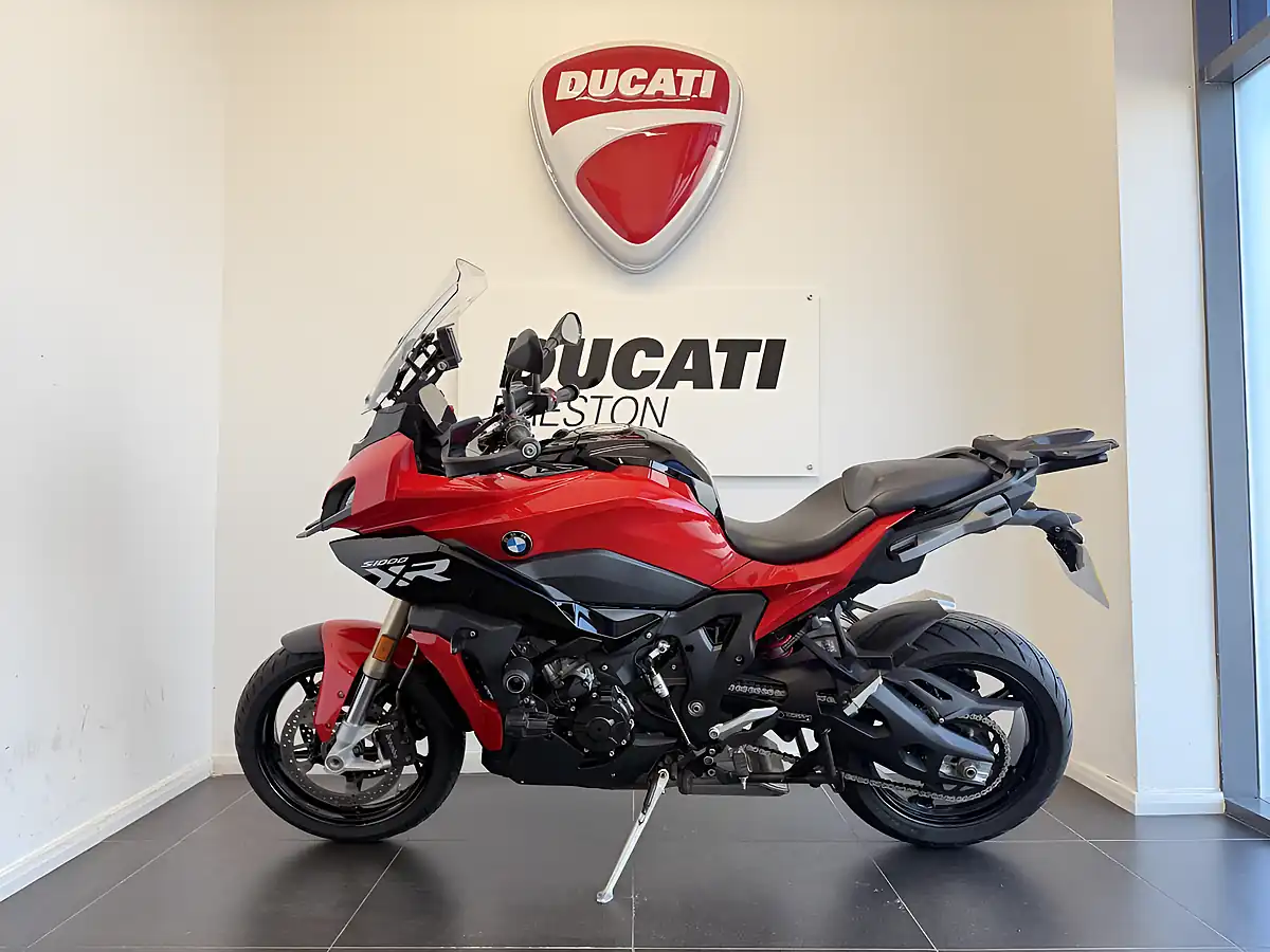 Used 2022 BMW S1000XR Te Racing Red - Interior and Exterior details 14