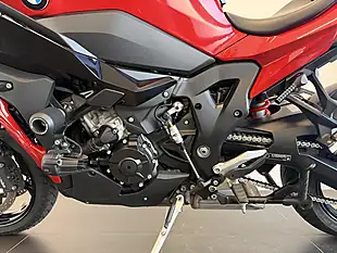Used 2022 BMW S1000XR Te Racing Red - Interior and Exterior details 16