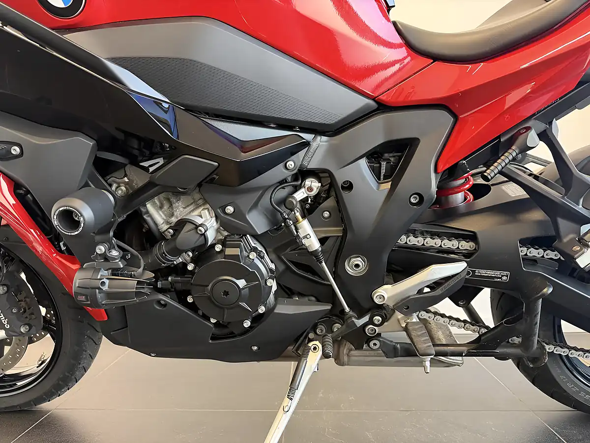 Used 2022 BMW S1000XR Te Racing Red - Interior and Exterior details 16