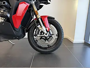 Used 2022 BMW S1000XR Te Racing Red - Interior and Exterior details 4