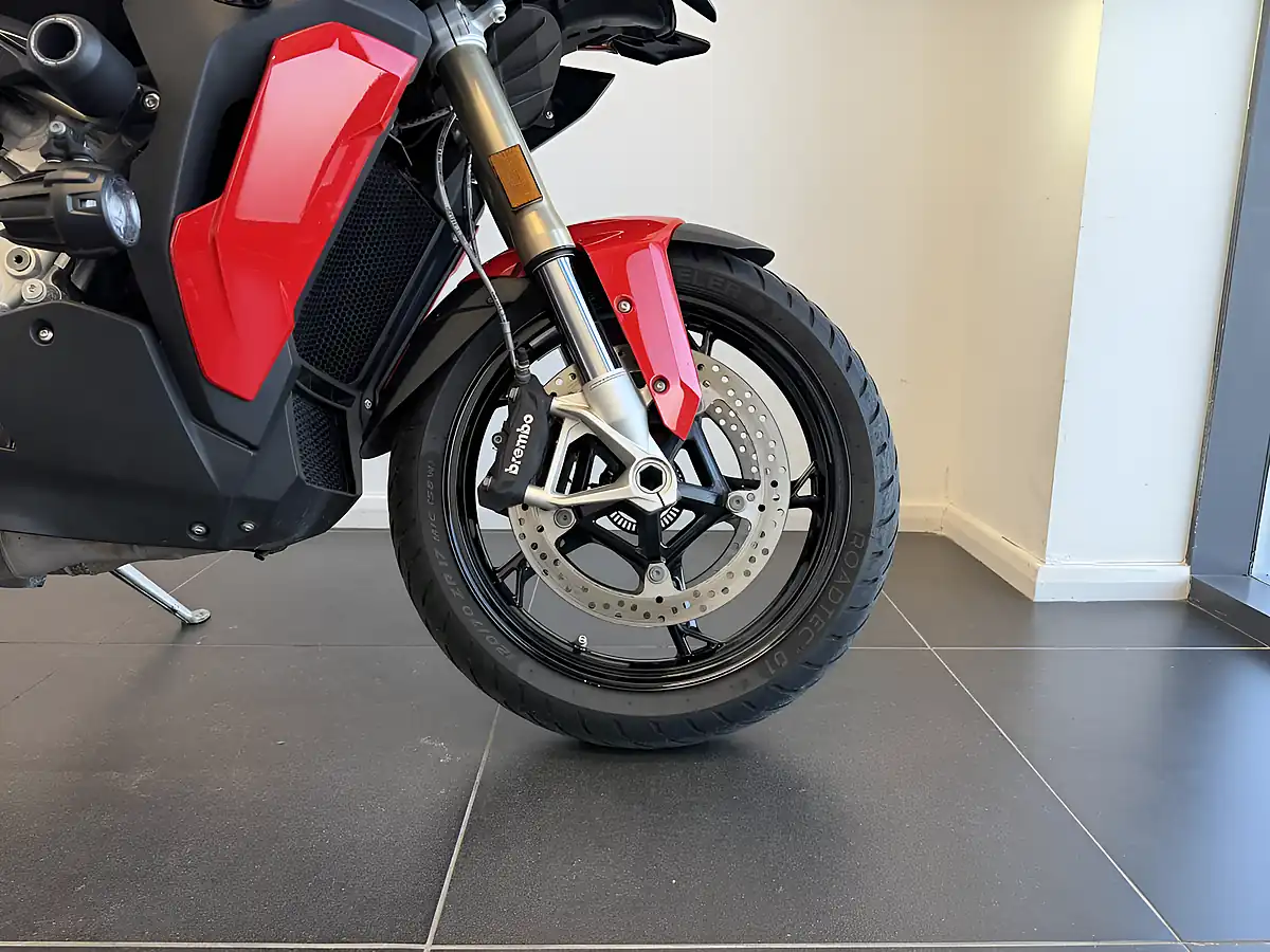 Used 2022 BMW S1000XR Te Racing Red - Interior and Exterior details 4