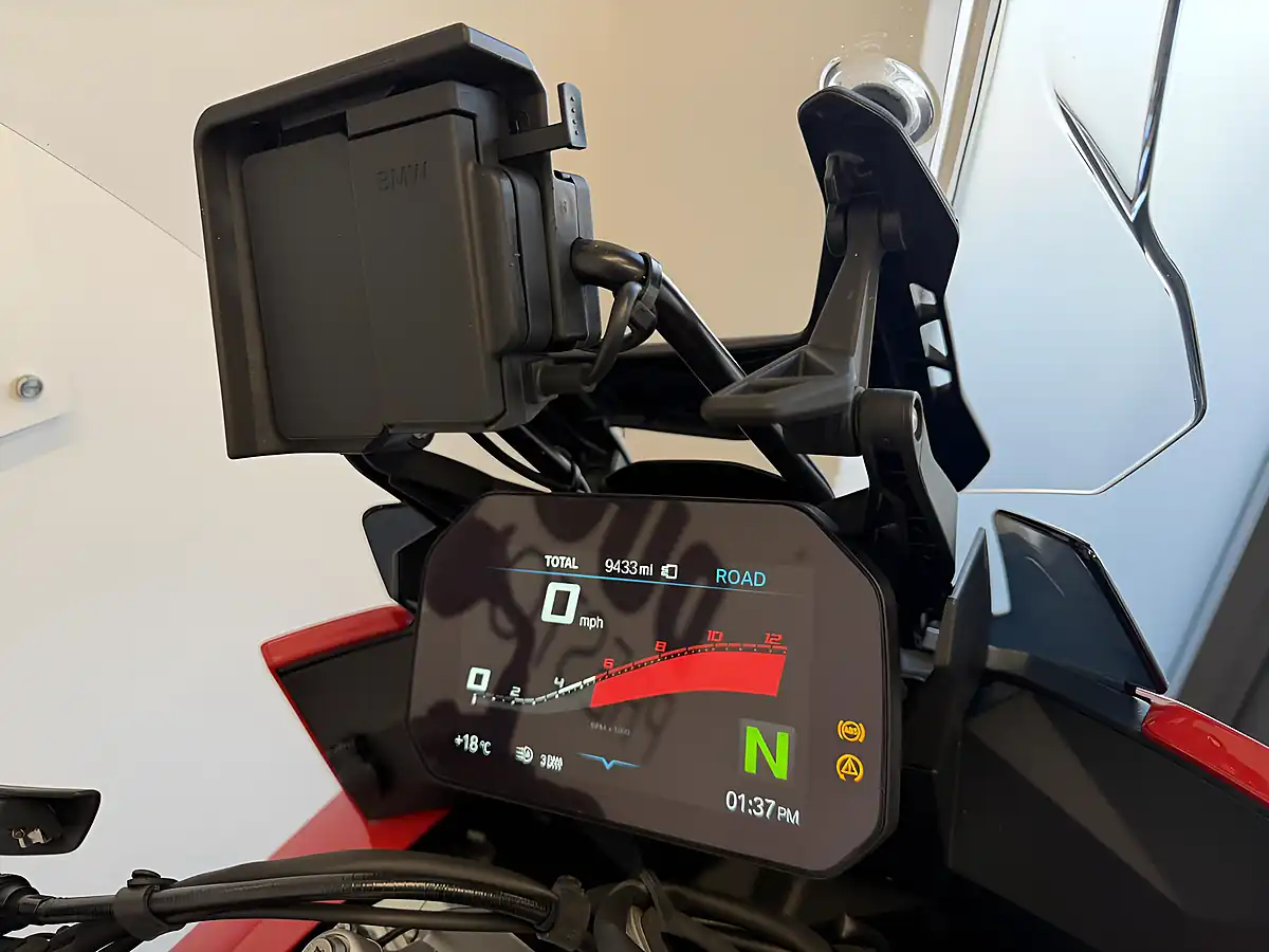 Used 2022 BMW S1000XR Te Racing Red - Interior and Exterior details 8