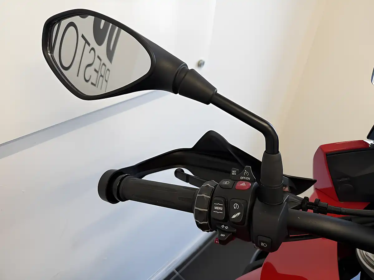 Used 2022 BMW S1000XR Te Racing Red - Interior and Exterior details 9