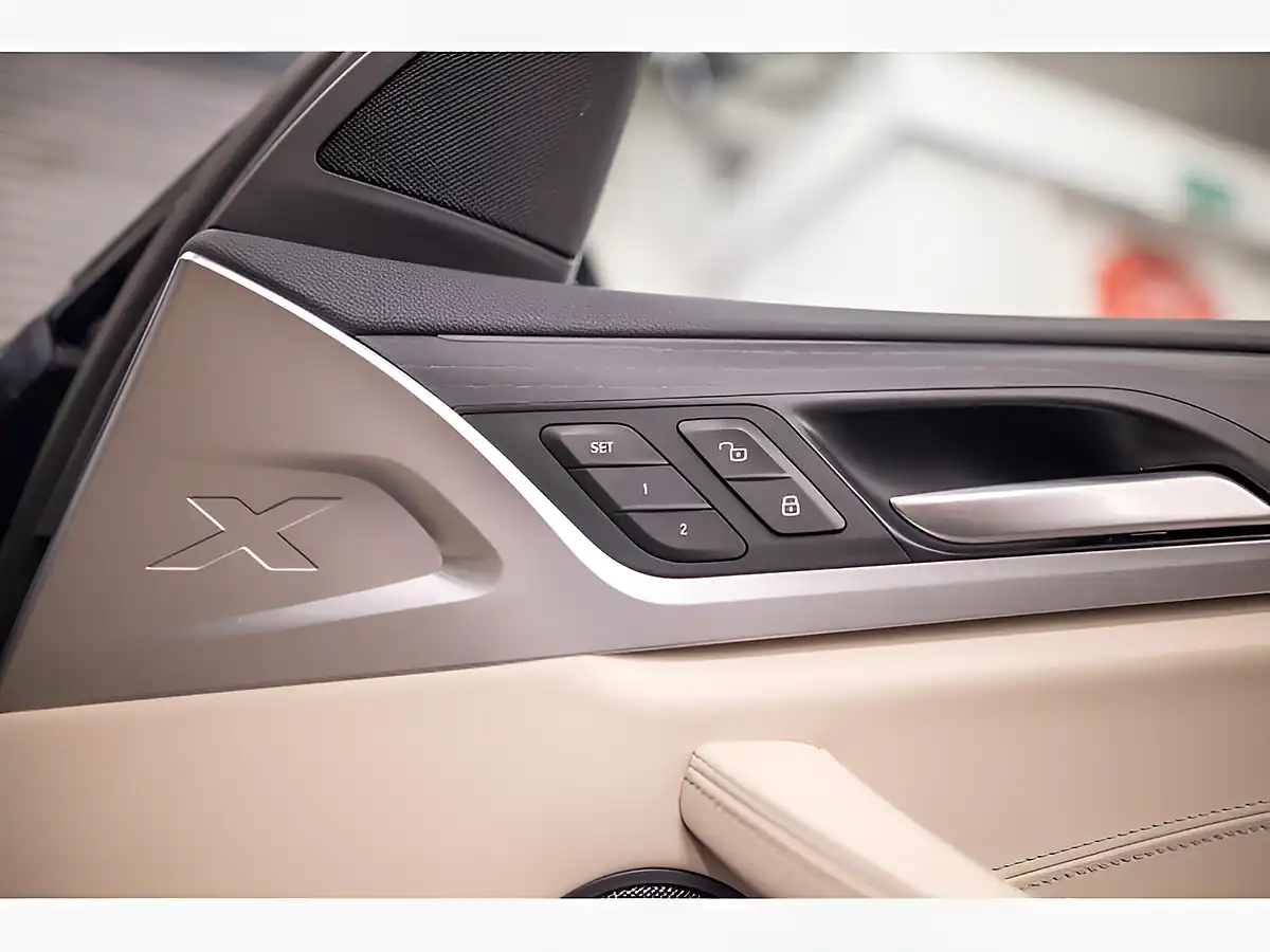 Used 2022 BMW X3 Comfort Pack Black - Interior and Exterior details 17