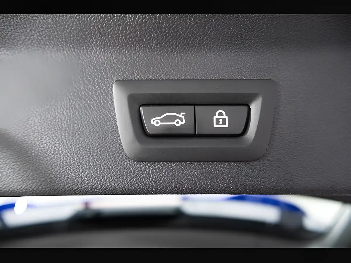Used 2022 BMW X3 M Competition Blue - Interior and Exterior details 16