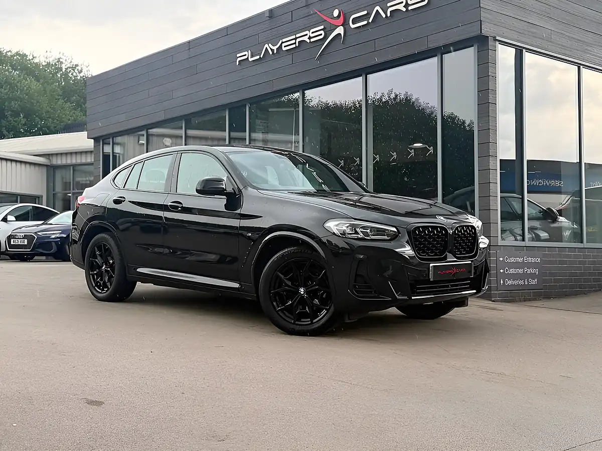 Used 2022 BMW X4 M Sport Black - Front View
