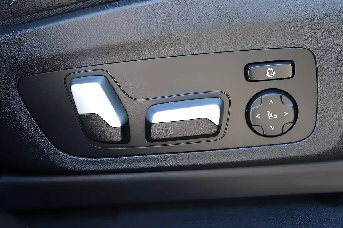 Used 2022 BMW X4 M40d Brooklyn Grey - Interior and Exterior details 15
