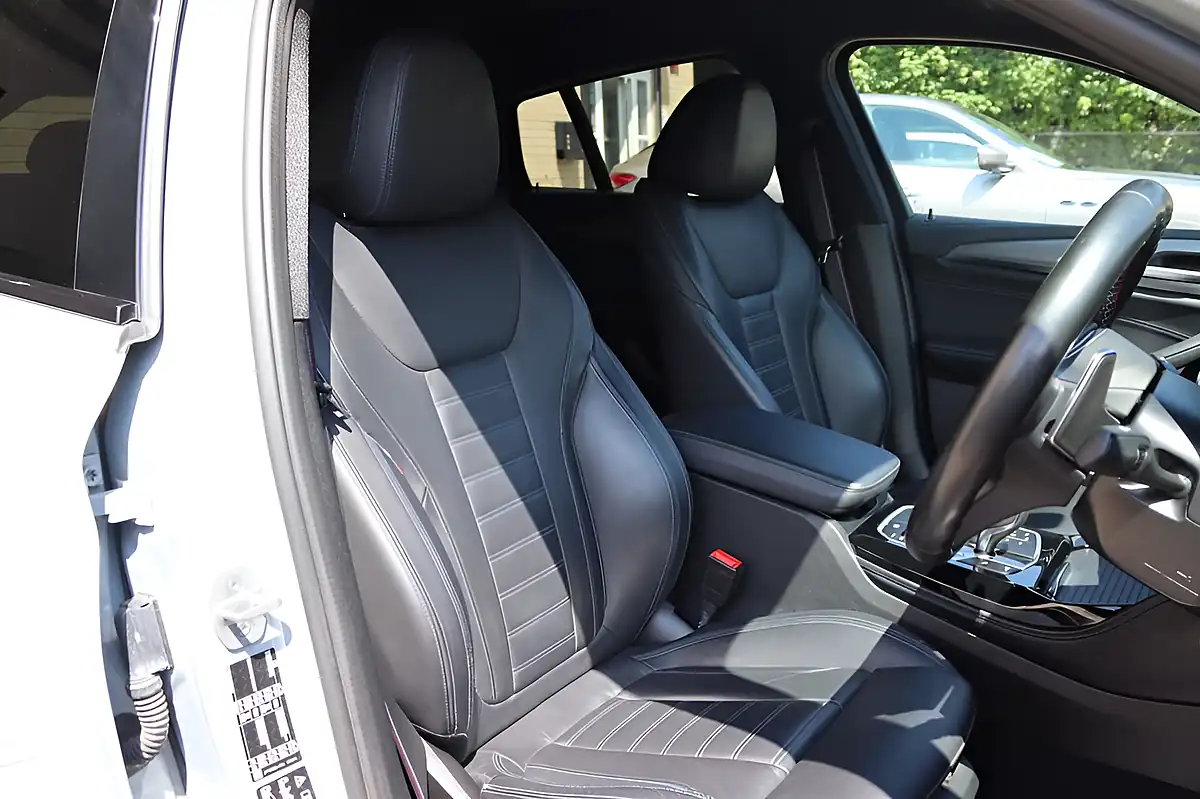Used 2022 BMW X4 M40d Brooklyn Grey - Interior and Exterior details 4