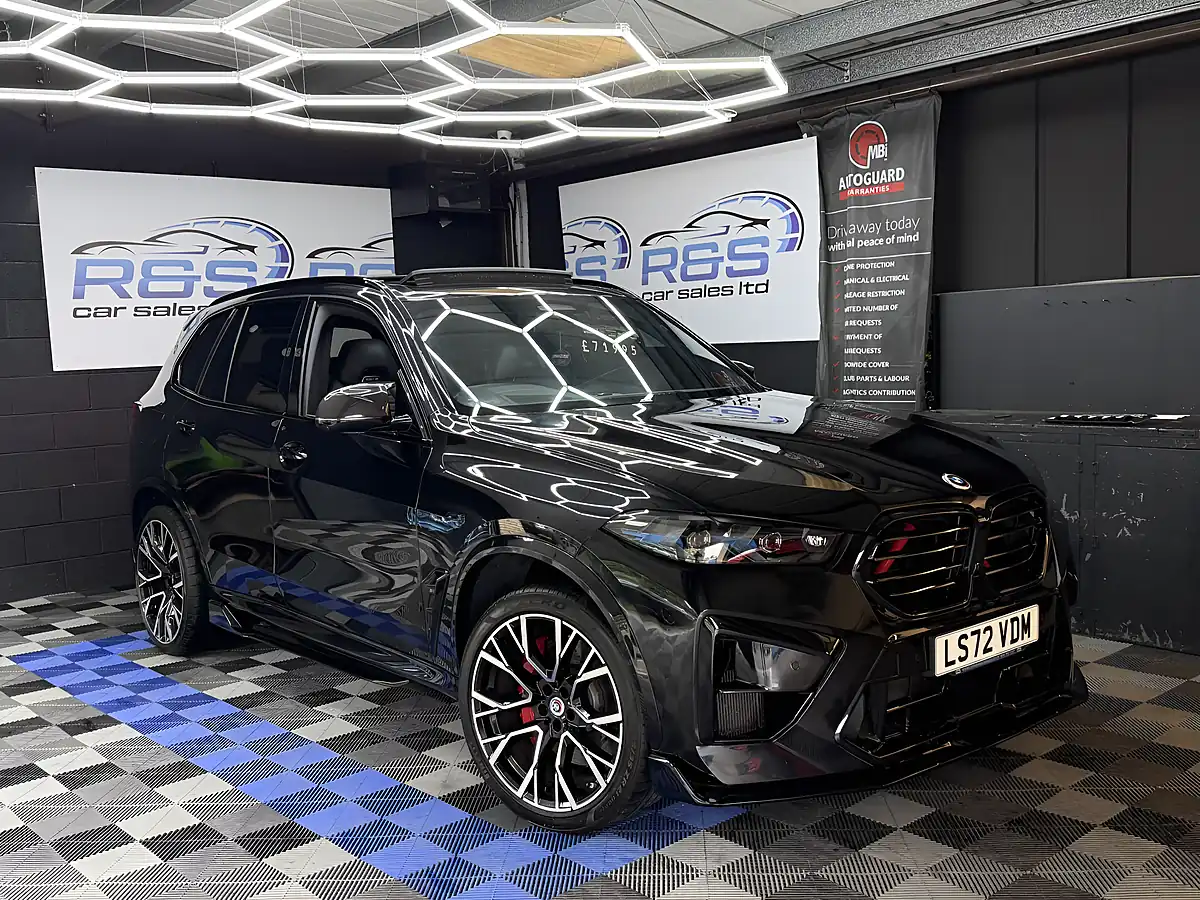 Used 2022 BMW X5 M Competition Black - Front View