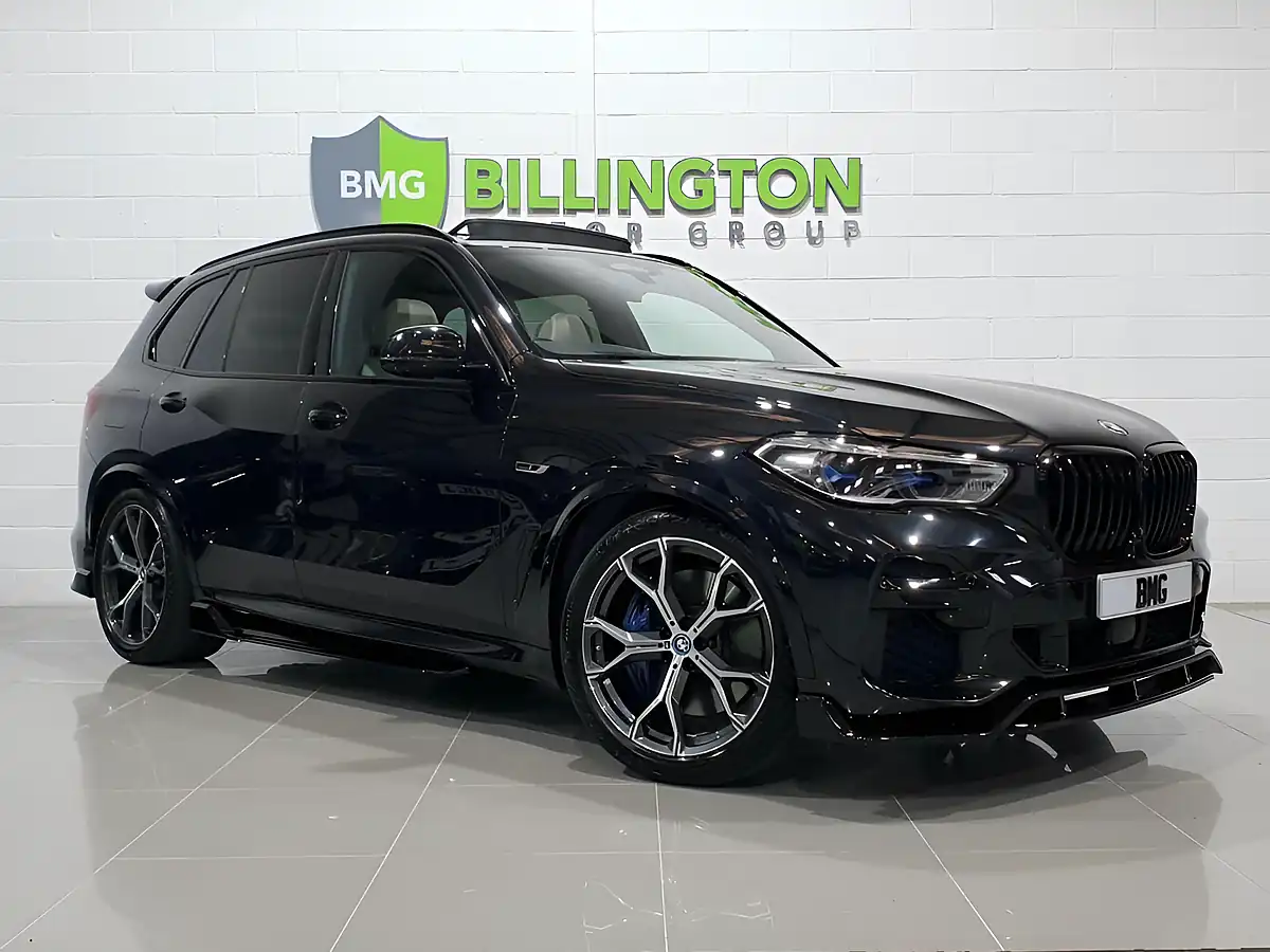 Used 2022 BMW X5 M Sport Black - Front View