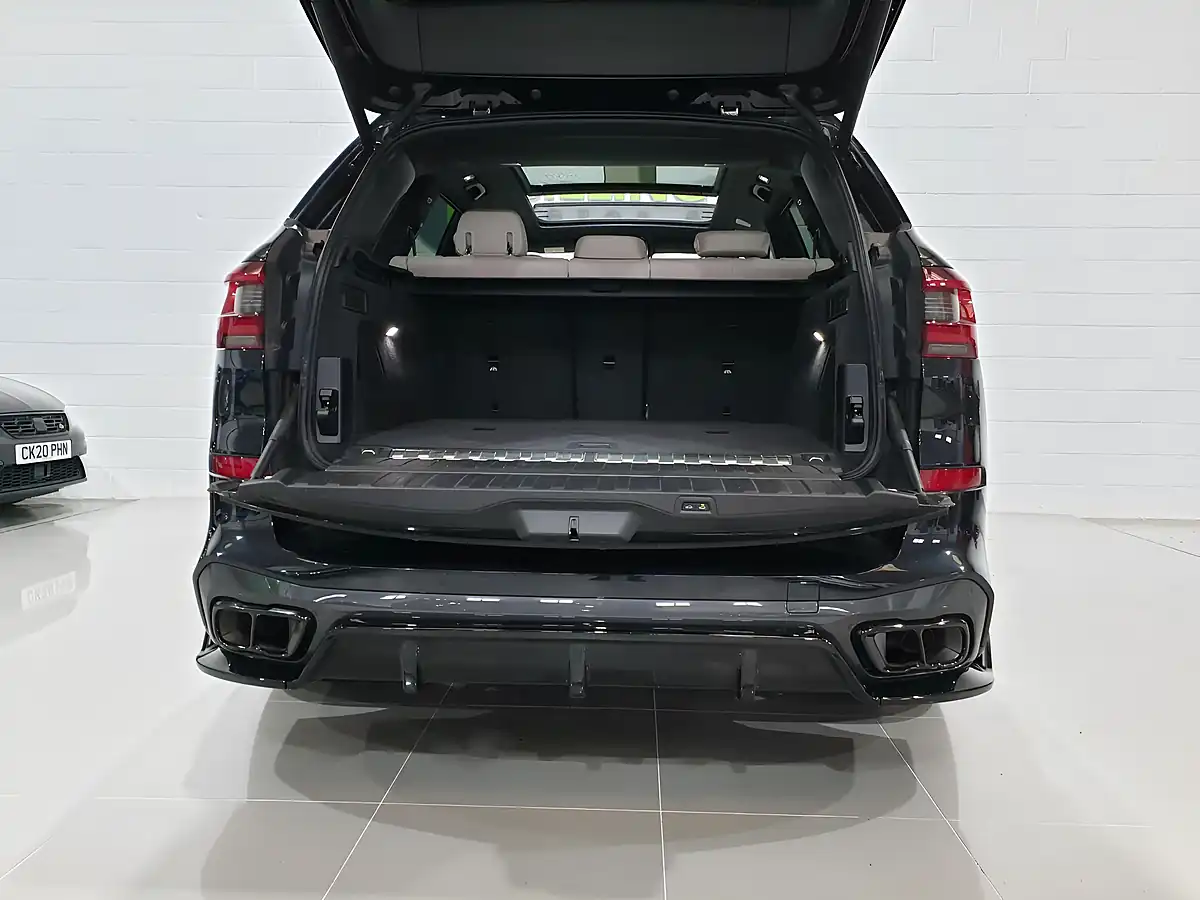 Used 2022 BMW X5 M Sport Black - Interior and Exterior details 12